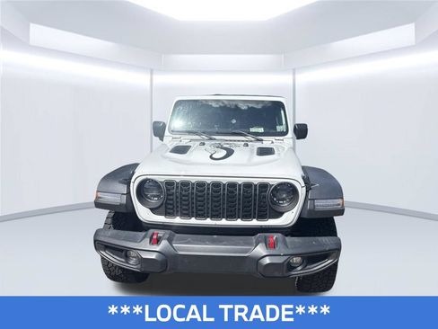 Used 2024 Jeep Gladiator Rubicon w/ Convenience Group AWD/4WD image 4