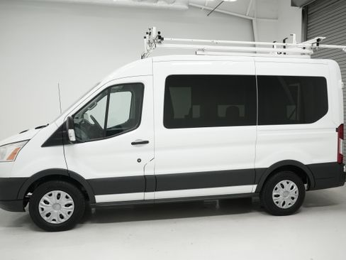 Used 2017 Ford Transit 150 XLT image 5
