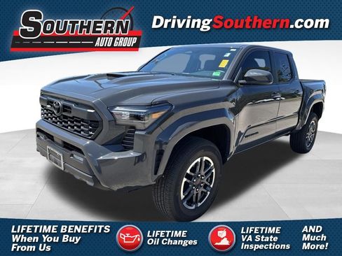 Used 2025 Toyota Tacoma TRD Sport AWD/4WD image 1