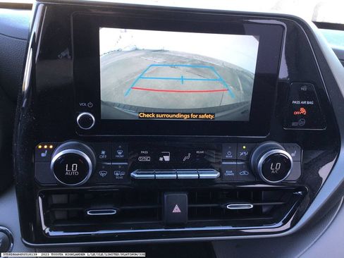 Used 2023 Toyota Highlander XLE FWD image 16