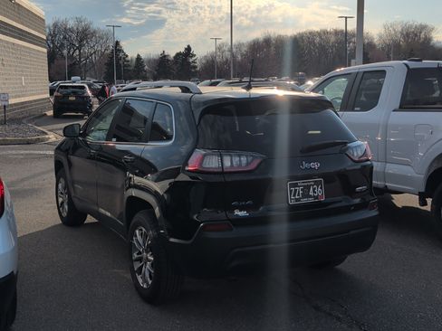 Used 2019 Jeep Cherokee Latitude Plus w/ Cold Weather Group image 3