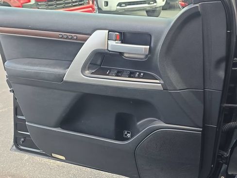 Used 2017 Toyota Land Cruiser AWD/4WD image 28