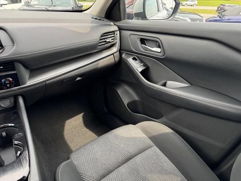Used 2025 Nissan Rogue SV FWD image 10