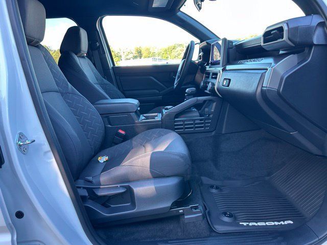 Used 2025 Toyota Tacoma SR5 AWD/4WD image 24