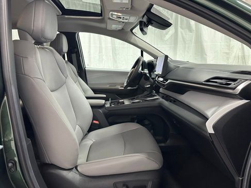 Used 2025 Toyota Sienna XLE image 65