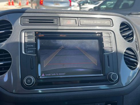 Used 2016 Volkswagen Tiguan SEL AWD/4WD image 22