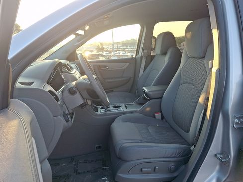 Used 2017 Chevrolet Traverse LS FWD image 14