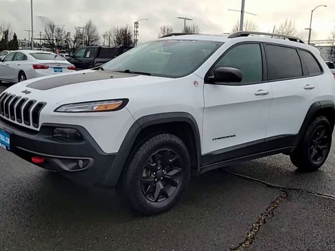 Used 2016 Jeep Cherokee Trailhawk w/ Comfort/Convenience Group image 4