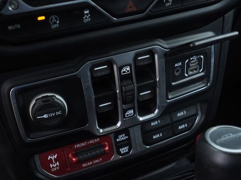 Certified 2020 Jeep Gladiator Rubicon AWD/4WD image 19