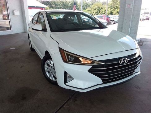 Used 2019 Hyundai Elantra SE FWD image 2