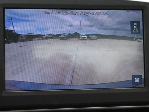 Used 2021 Hyundai Elantra SE FWD image 14