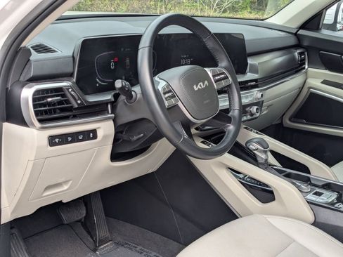 Used 2025 Kia Telluride S FWD image 14