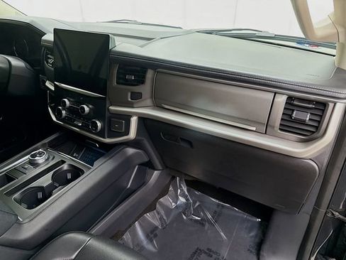 Used 2022 Ford Expedition XLT image 30