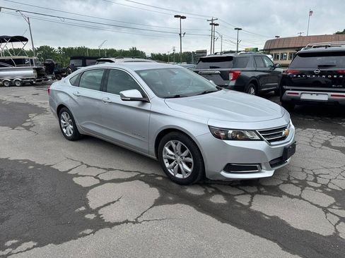 Used 2017 Chevrolet Impala LT FWD image 4
