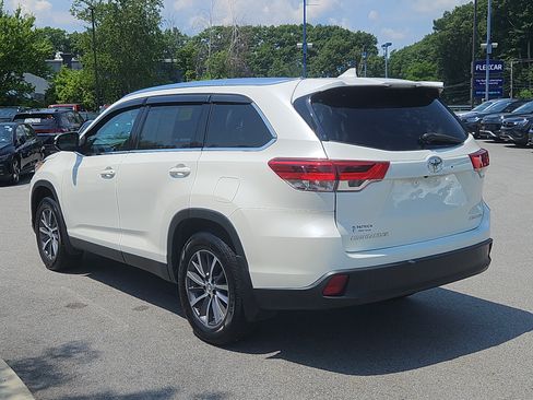 Used 2019 Toyota Highlander XLE AWD/4WD image 6