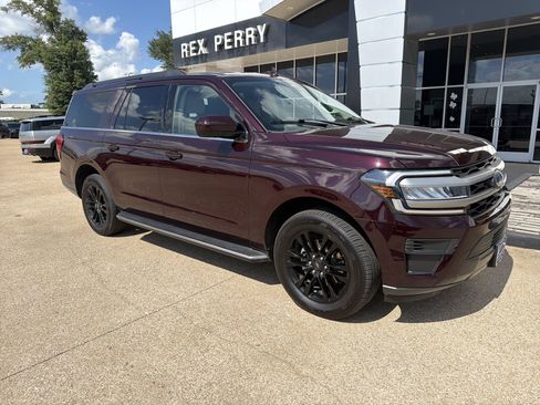 Used 2023 Ford Expedition Max XLT RWD image 2