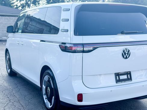 Used 2025 Volkswagen ID. Buzz Pro S RWD image 17