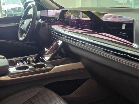 Used 2025 Cadillac Escalade V AWD/4WD image 53