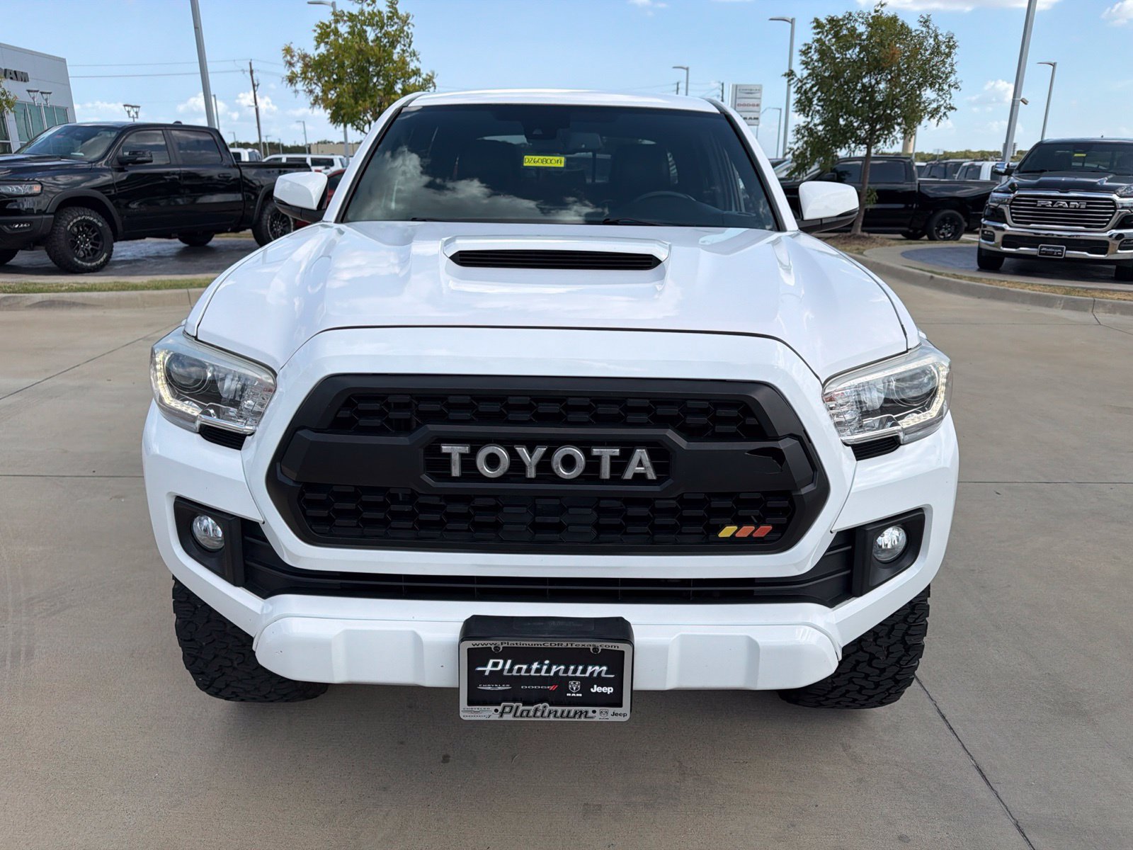 Used 2018 Toyota Tacoma TRD Sport w/ Technology Package AWD/4WD image 8