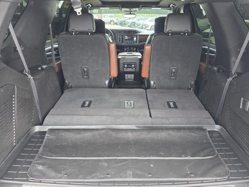 Used 2023 GMC Yukon Denali Ultimate AWD/4WD image 17