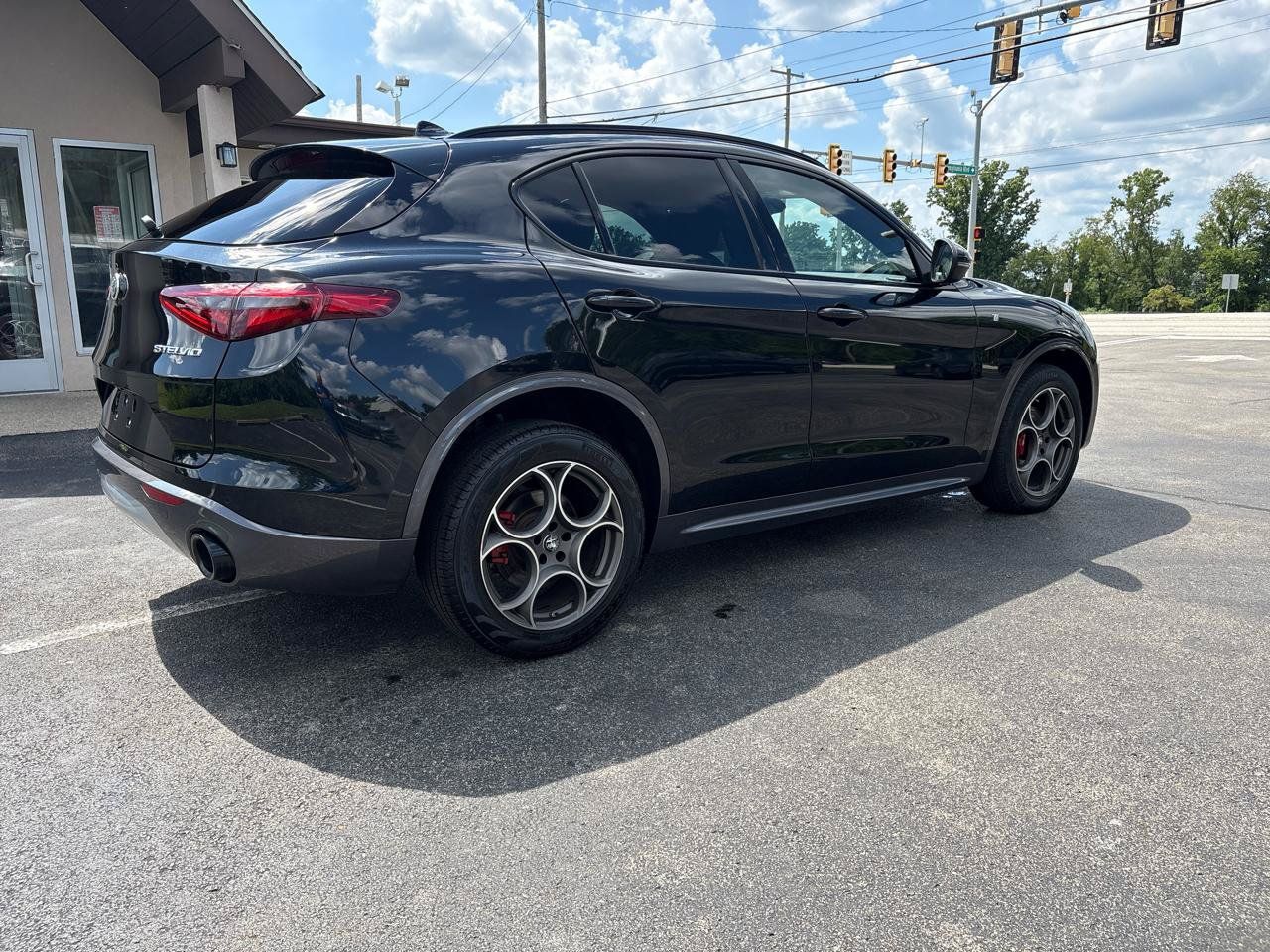 Used 2023 Alfa Romeo Stelvio Ti AWD/4WD image 5