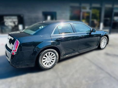 Used 2014 Chrysler 300 RWD image 5