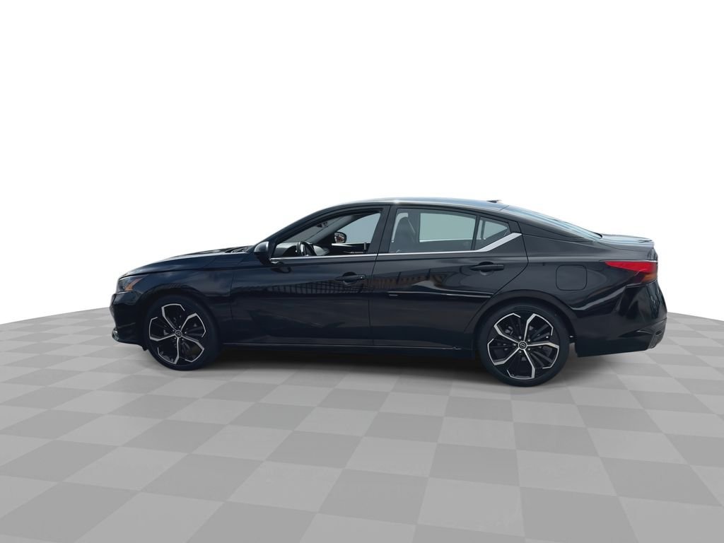 Used 2024 Nissan Altima 2.5 SR FWD image 39