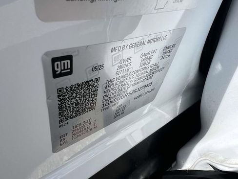 Used 2025 Chevrolet Traverse LT image 21