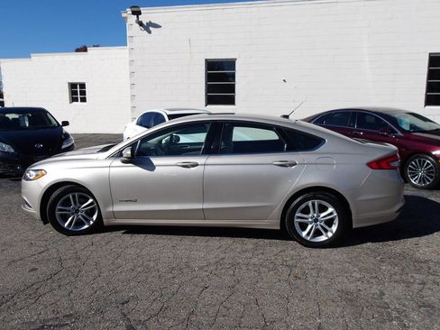 Used 2018 Ford Fusion S image 3