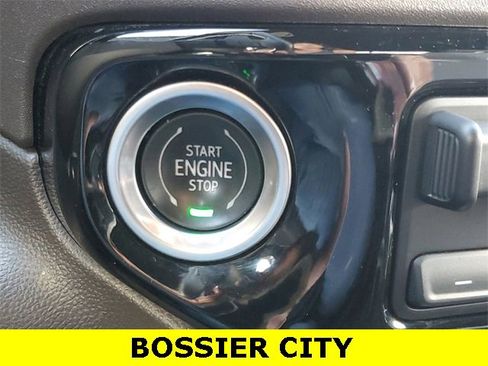 Certified 2022 GMC Sierra 1500 SLT image 17