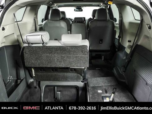 Used 2024 Toyota Sienna XLE FWD image 32