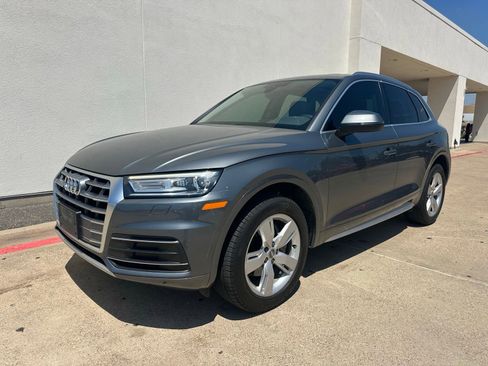 Used 2019 Audi Q5 2.0T Premium w/ Convenience Package AWD/4WD image 3