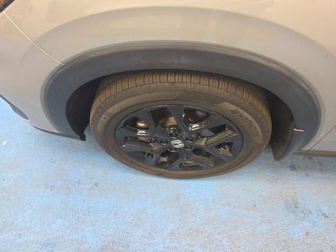 Used 2025 Honda HR-V Sport image 12