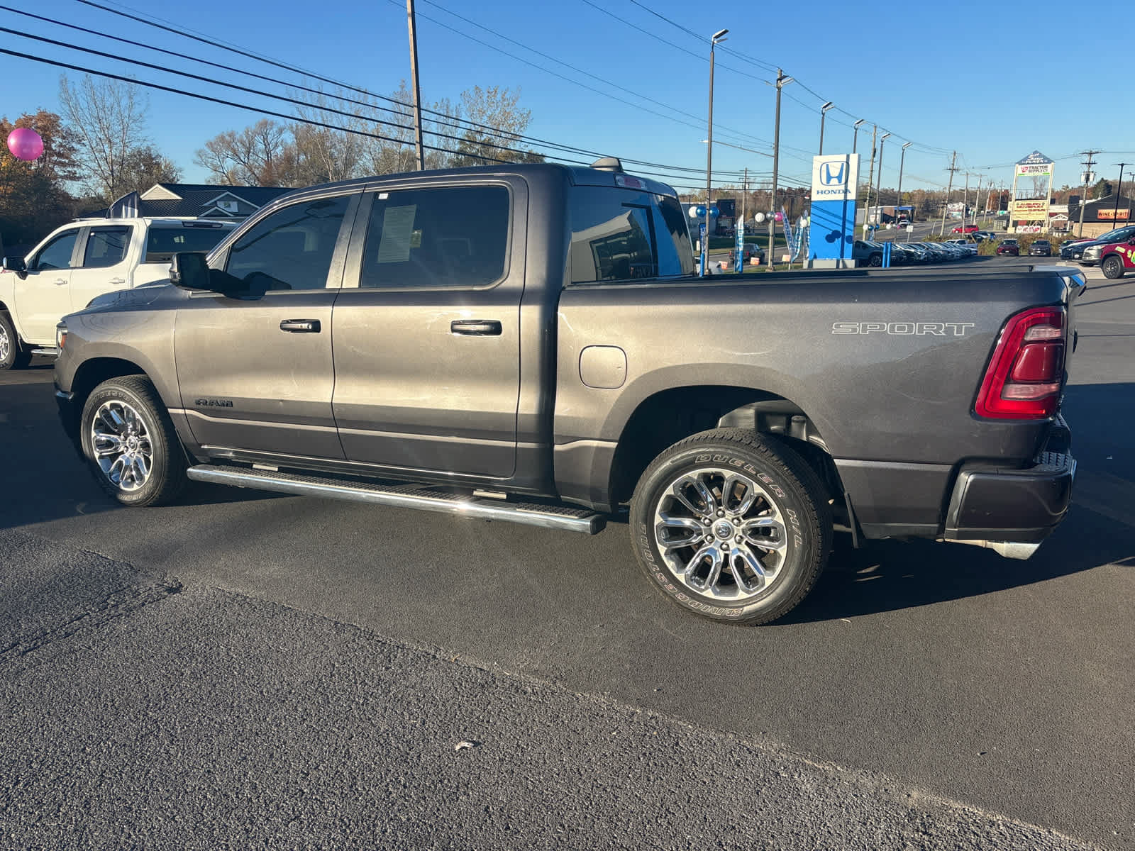 Used 2023 RAM 1500 Laramie AWD/4WD image 2
