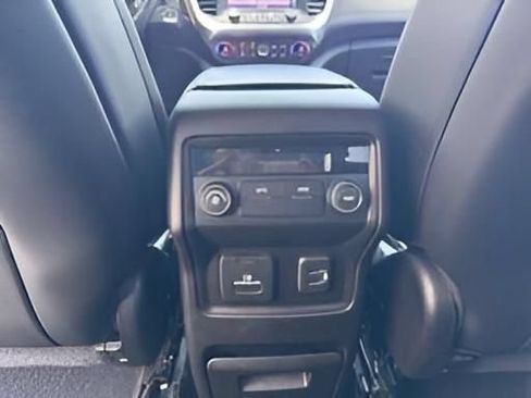 Used 2019 GMC Acadia SLT FWD image 30