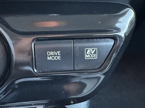 Used 2016 Toyota Prius Three Touring image 38