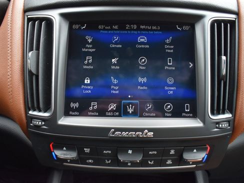 Used 2019 Maserati Levante S image 21