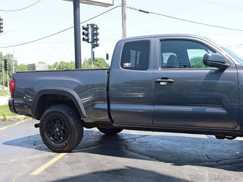 Used 2019 Toyota Tacoma SR w/ SX Package AWD/4WD image 4