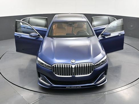 Used 2022 BMW ALPINA B7 xDrive w/ Luxury Rear Seating Package image 39