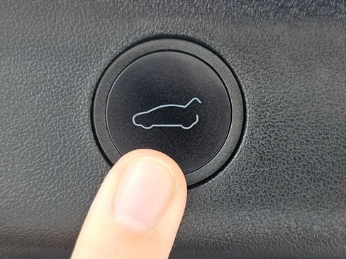 Used 2023 Tesla Model Y Long Range AWD/4WD image 75