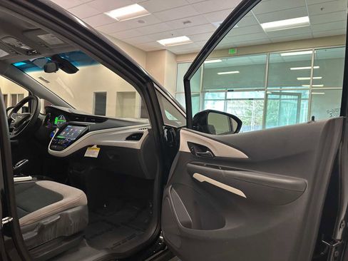 Used 2021 Chevrolet Bolt LT image 27