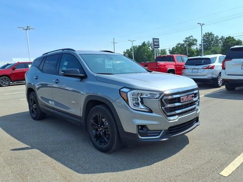 Used 2024 GMC Terrain AT4 AWD/4WD image 3