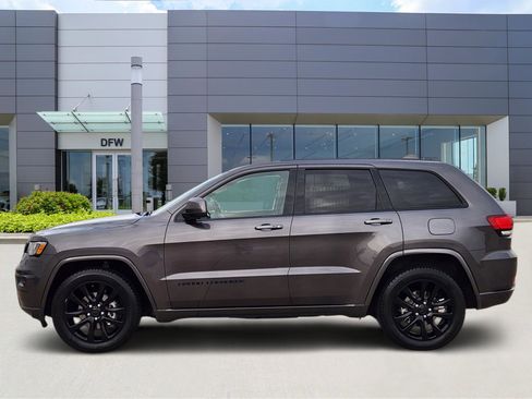 Used 2019 Jeep Grand Cherokee Altitude image 3
