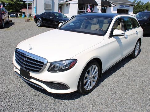 Used 2017 Mercedes-Benz E 400 4MATIC Wagon image 2