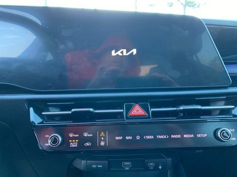 Used 2023 Kia Niro EX Touring image 46