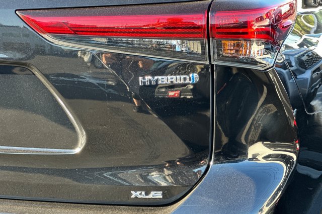 Certified 2021 Toyota Highlander XLE AWD/4WD image 33