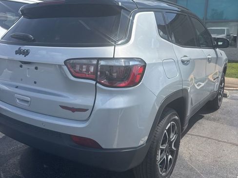 Used 2025 Jeep Compass Trailhawk AWD/4WD image 4