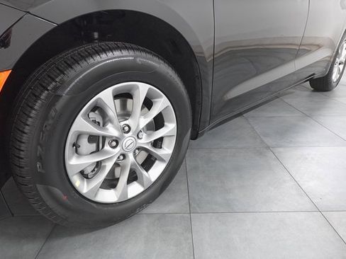 New 2026 Chrysler Pacifica Select image 34