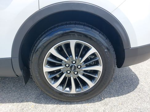 Used 2021 Lincoln Nautilus FWD w/ Equipment Group 101A image 33