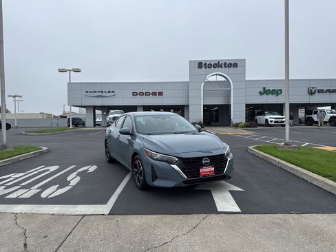 Used 2024 Nissan Sentra SV image 1